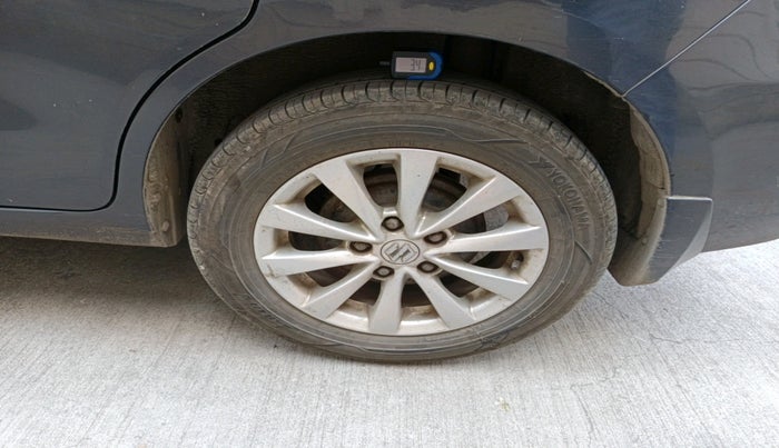 2015 Maruti Ertiga ZXI, Petrol, Manual, 64,000 km, tyre