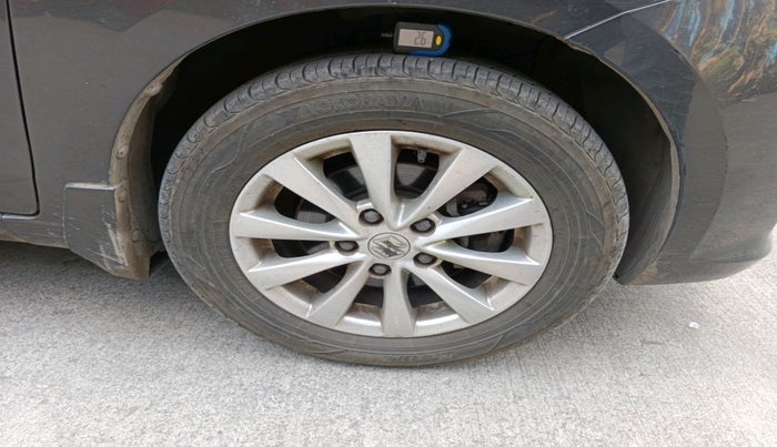 2015 Maruti Ertiga ZXI, Petrol, Manual, 64,000 km, tyre