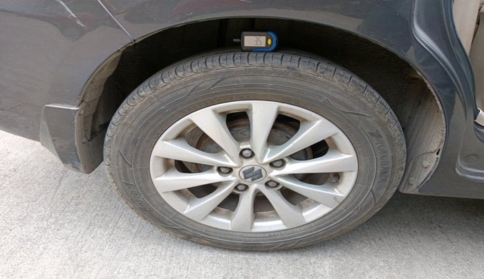 2015 Maruti Ertiga ZXI, Petrol, Manual, 64,000 km, tyre