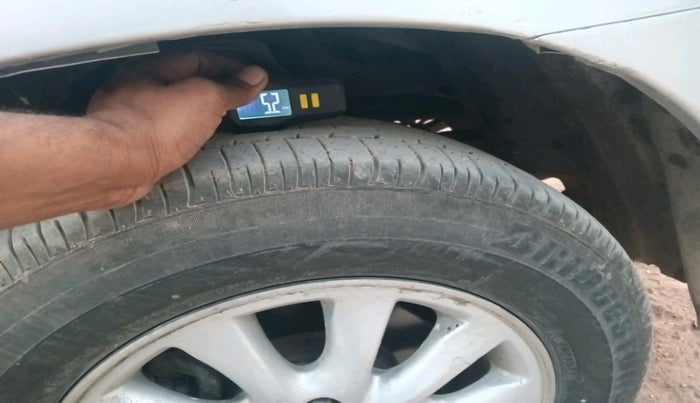 2012 Toyota Innova 2.5 VX 8 STR, Diesel, Manual, 1,80,725 km, tyre