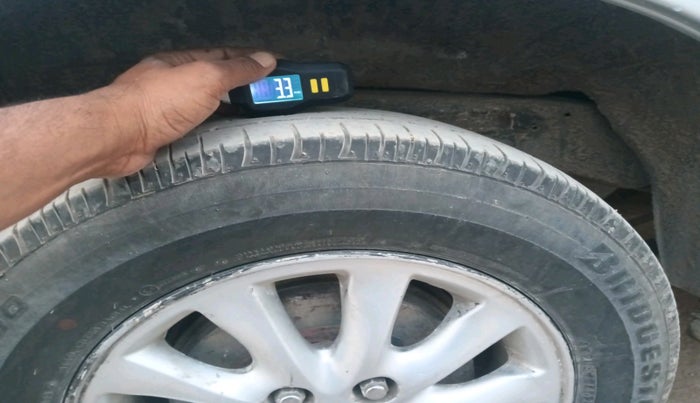 2012 Toyota Innova 2.5 VX 8 STR, Diesel, Manual, 1,80,725 km, tyre