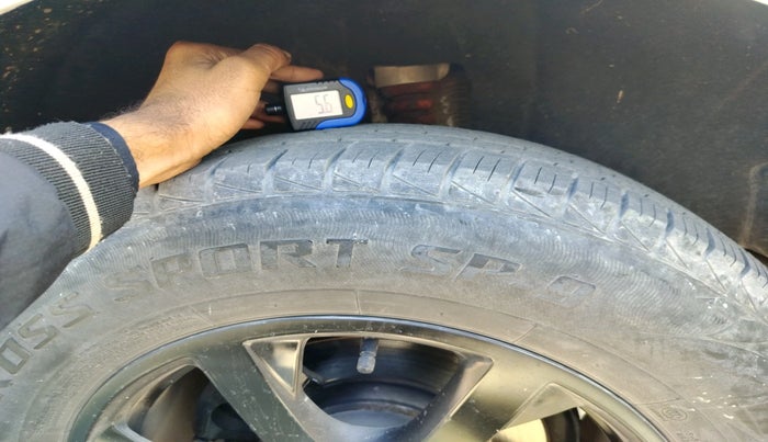 2013 Audi Q5 2.0 TDI QUATTRO, Diesel, Automatic, 1,63,871 km, tyre