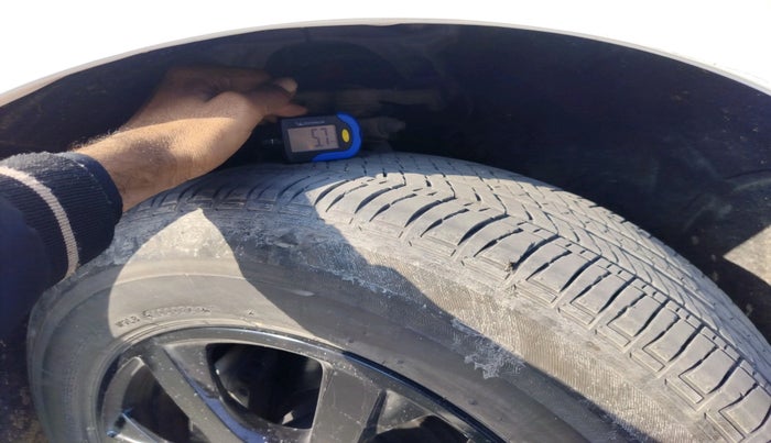 2013 Audi Q5 2.0 TDI QUATTRO, Diesel, Automatic, 1,63,871 km, tyre