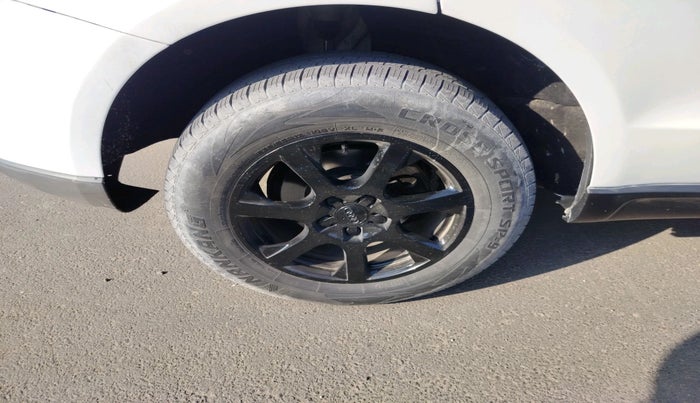 2013 Audi Q5 2.0 TDI QUATTRO, Diesel, Automatic, 1,63,871 km, tyre