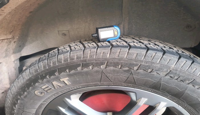 2024 Mahindra Thar LX D AT 4WD HT, Diesel, Automatic, 27,687 km, tyre