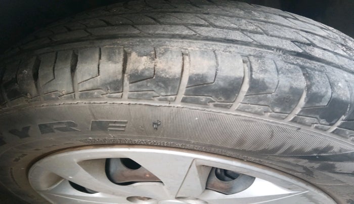 2015 Hyundai Elite i20 SPORTZ 1.2, Petrol, Manual, 1,83,251 km, tyre