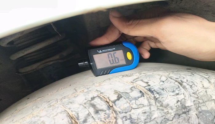 2013 Renault Scala RXL PETROL, Petrol, Manual, 1,17,060 km, tyre