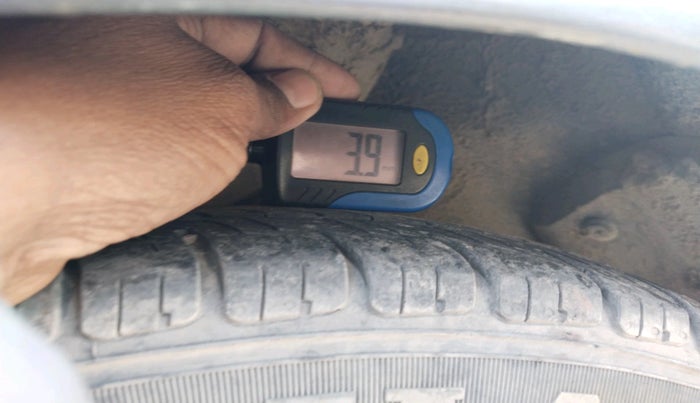 2012 Hyundai i10 SPORTZ 1.2, Petrol, Manual, 94,983 km, tyre