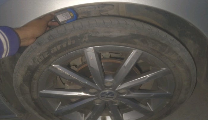 2020 Volkswagen Polo HIGHLINE PLUS 1.0, Petrol, Manual, 1,27,948 km, tyre