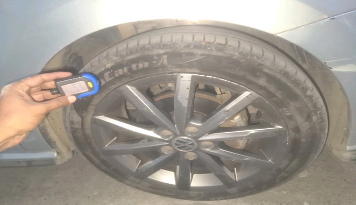 2020 Volkswagen Polo HIGHLINE PLUS 1.0, Petrol, Manual, 1,27,948 km, tyre