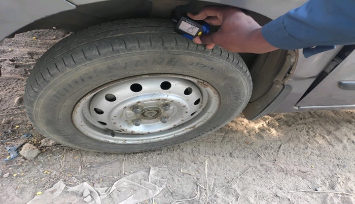 2011 Maruti Wagon R 1.0 LXI CNG, Petrol, Manual, 1,50,591 km, tyre