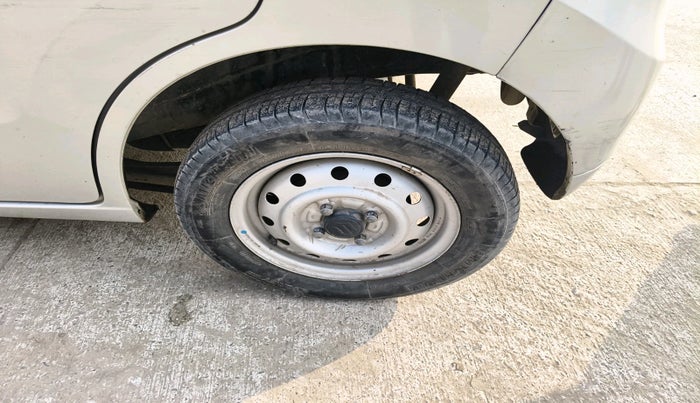 2011 Maruti Wagon R 1.0 LXI CNG, Petrol, Manual, 1,04,322 km, tyre