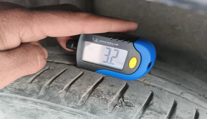 2014 Honda City 1.5L I-VTEC V MT, Petrol, Manual, 1,30,289 km, tyre