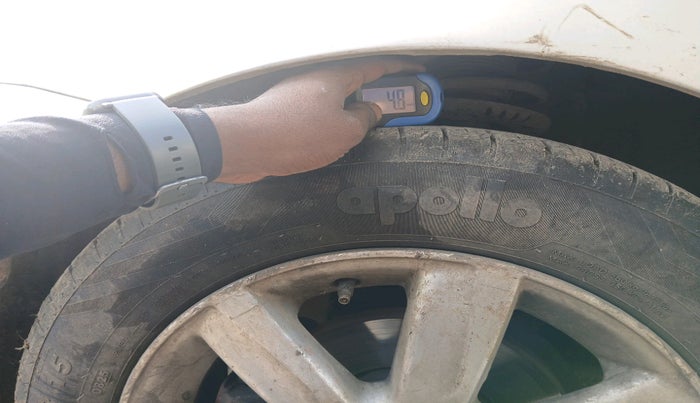 2010 Volkswagen Polo COMFORTLINE 1.2L PETROL, Petrol, Manual, 1,24,237 km, tyre