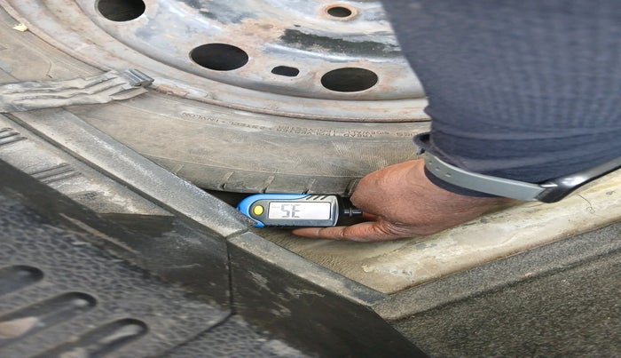 2010 Volkswagen Polo COMFORTLINE 1.2L PETROL, Petrol, Manual, 1,24,237 km, tyre