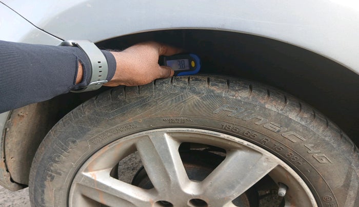 2010 Volkswagen Polo COMFORTLINE 1.2L PETROL, Petrol, Manual, 1,24,237 km, tyre