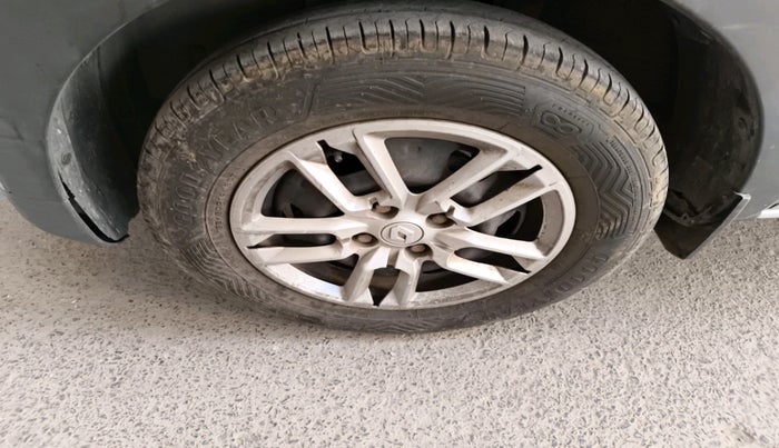 2019 Renault TRIBER RXT, Petrol, Manual, 1,02,345 km, tyre