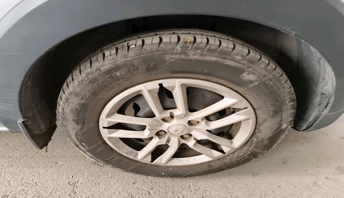 2019 Renault TRIBER RXT, Petrol, Manual, 1,02,345 km, tyre