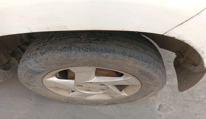 2014 Renault Duster 85 PS RXL DIESEL, Diesel, Manual, 1,03,436 km, tyre