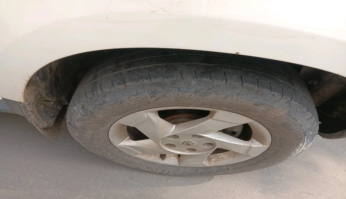 2014 Renault Duster 85 PS RXL DIESEL, Diesel, Manual, 1,03,436 km, tyre