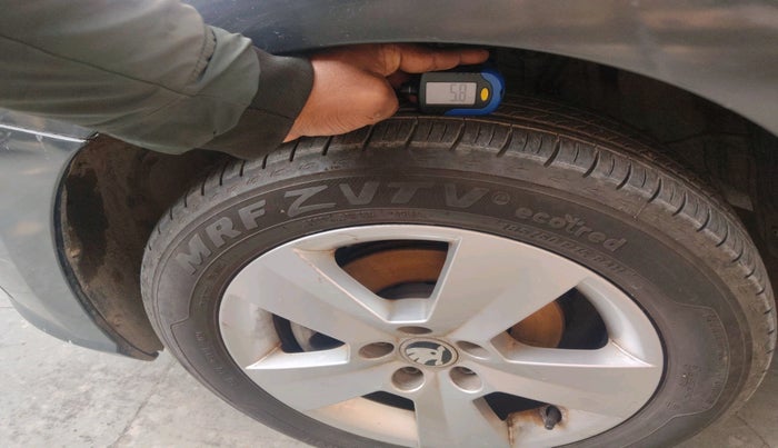 2017 Skoda Rapid AMBITION 1.6 MPI MT, Petrol, Manual, 56,666 km, tyre