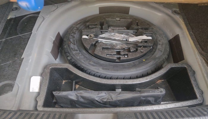 2017 Skoda Rapid AMBITION 1.6 MPI MT, Petrol, Manual, 56,666 km, tyre