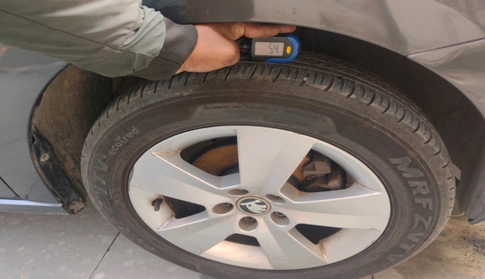 2017 Skoda Rapid AMBITION 1.6 MPI MT, Petrol, Manual, 56,666 km, tyre