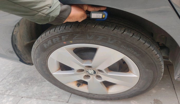 2017 Skoda Rapid AMBITION 1.6 MPI MT, Petrol, Manual, 56,666 km, tyre