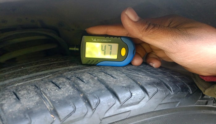 2019 Toyota Innova Crysta 2.8 ZX AT 7 STR, Diesel, Automatic, 1,59,380 km, tyre