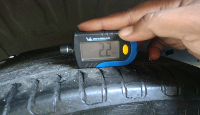 2019 Toyota Innova Crysta 2.8 ZX AT 7 STR, Diesel, Automatic, 1,59,380 km, tyre