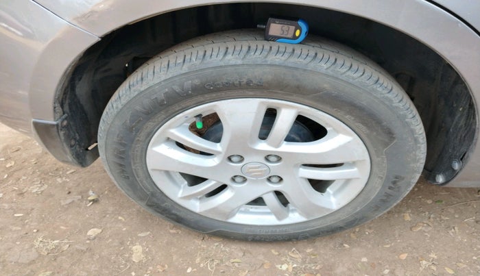 2013 Maruti Swift Dzire ZDI, Diesel, Manual, 2,14,792 km, tyre