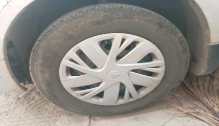 2015 Maruti Swift VDI, Diesel, Manual, 1,28,103 km, tyre