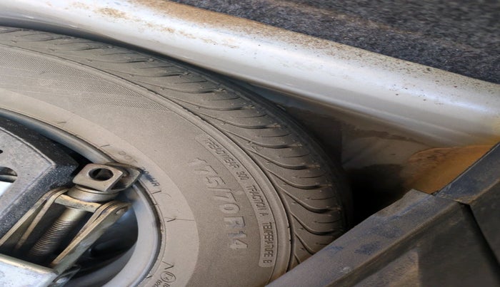 2015 Volkswagen Polo COMFORTLINE 1.2L, Petrol, Manual, 32,897 km, tyre