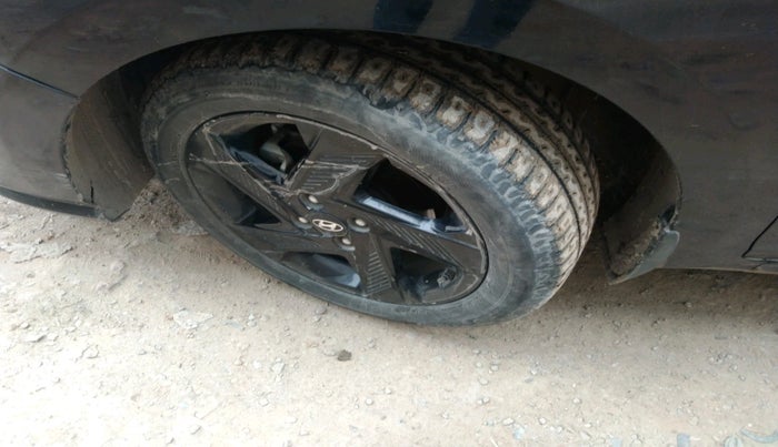 2022 Hyundai Verna SX 1.5 VTVT, Petrol, Manual, 42,897 km, tyre