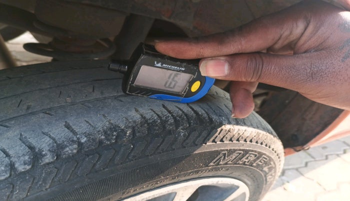 2014 Maruti Alto K10 VXI AMT, Petrol, Automatic, 1,07,007 km, tyre