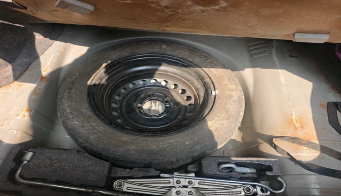 2015 Honda Amaze 1.2L I-VTEC VX, Petrol, Manual, 37,110 km, tyre