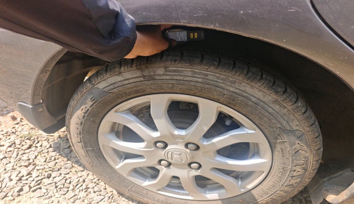 2015 Honda Amaze 1.2L I-VTEC VX, Petrol, Manual, 37,110 km, tyre