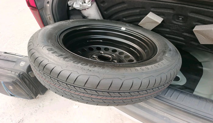 2024 KIA SELTOS  HTK 1.5 PETROL MT, Petrol, Manual, 10,701 km, tyre