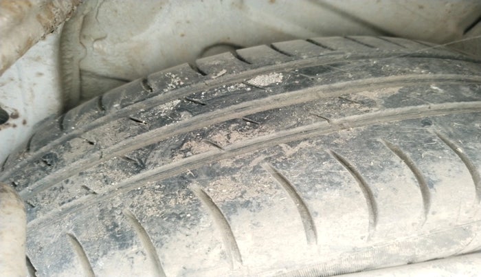 2013 Maruti Ertiga VDI, Diesel, Manual, 2,22,162 km, tyre