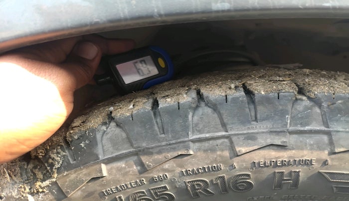 2014 Toyota Innova 2.5 GX 7 STR, Diesel, Manual, 1,98,869 km, tyre