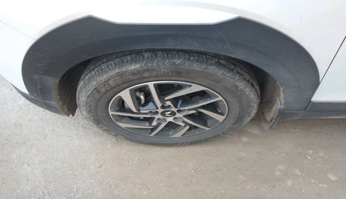 2024 Mahindra XUV 3XO AX5 1.2 L TCMPFI AT, Petrol, Automatic, 17,454 km, tyre