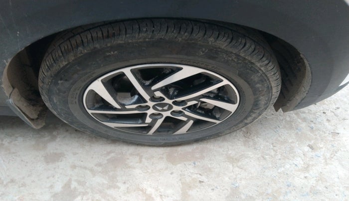 2024 Mahindra XUV 3XO AX5 1.2 L TCMPFI AT, Petrol, Automatic, 17,454 km, tyre