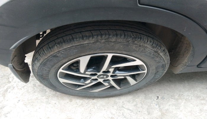 2024 Mahindra XUV 3XO AX5 1.2 L TCMPFI AT, Petrol, Automatic, 17,454 km, tyre