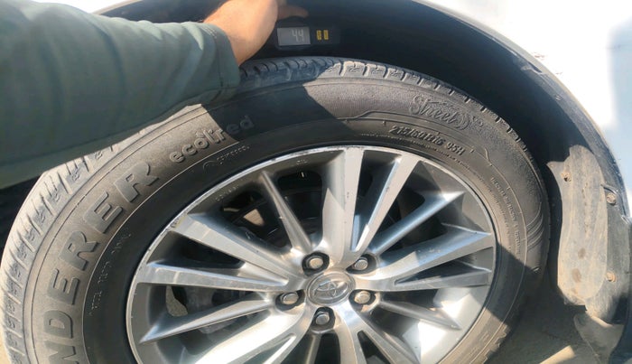 2014 Toyota Corolla Altis GL DIESEL, Diesel, Manual, 1,04,101 km, tyre