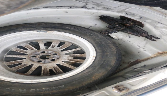 2014 Toyota Corolla Altis GL DIESEL, Diesel, Manual, 1,04,101 km, tyre