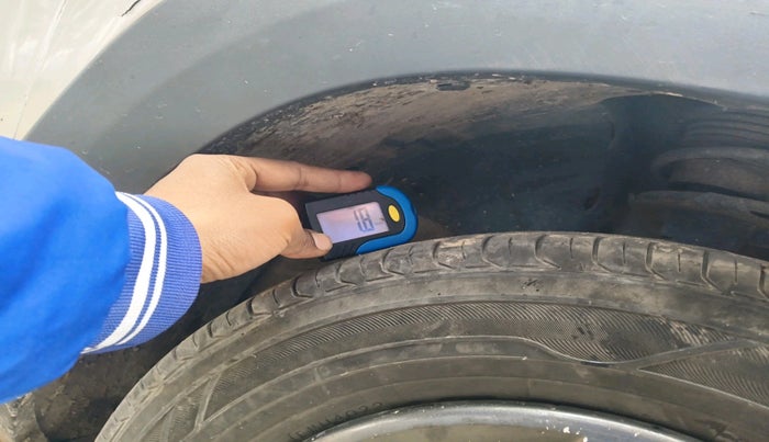 2019 Renault Kwid RXT 1.0 (O), Petrol, Manual, 1,08,088 km, tyre