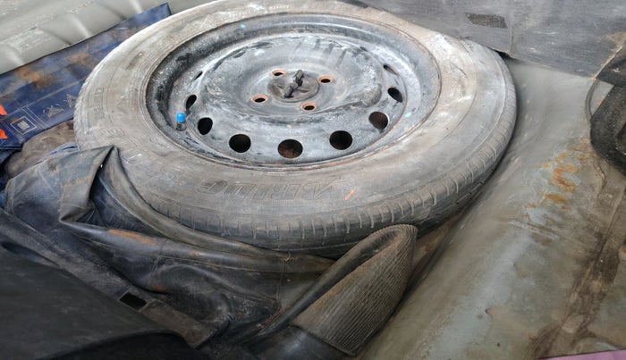 2010 Chevrolet Aveo LT 1.4 ABS, Petrol, Manual, 1,25,066 km, tyre