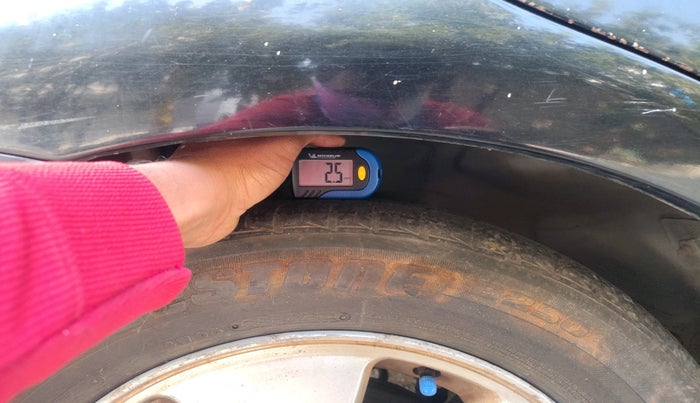 2010 Chevrolet Aveo LT 1.4 ABS, Petrol, Manual, 1,25,066 km, tyre