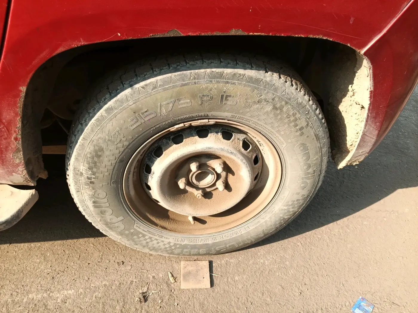 2016 Mahindra TUV300 T6, Diesel, Manual, 1,61,067 km, tyre