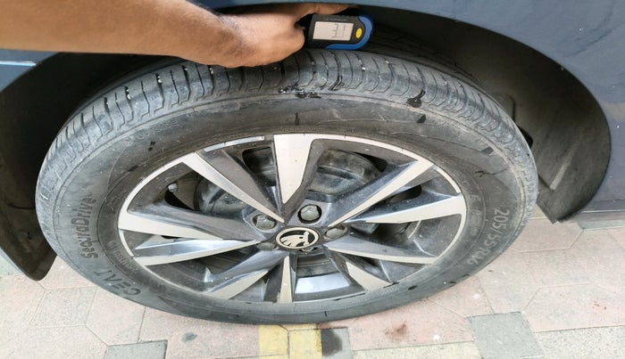 2023 Skoda SLAVIA STYLE 1.0L TSI AT, Petrol, Automatic, 41,884 km, tyre